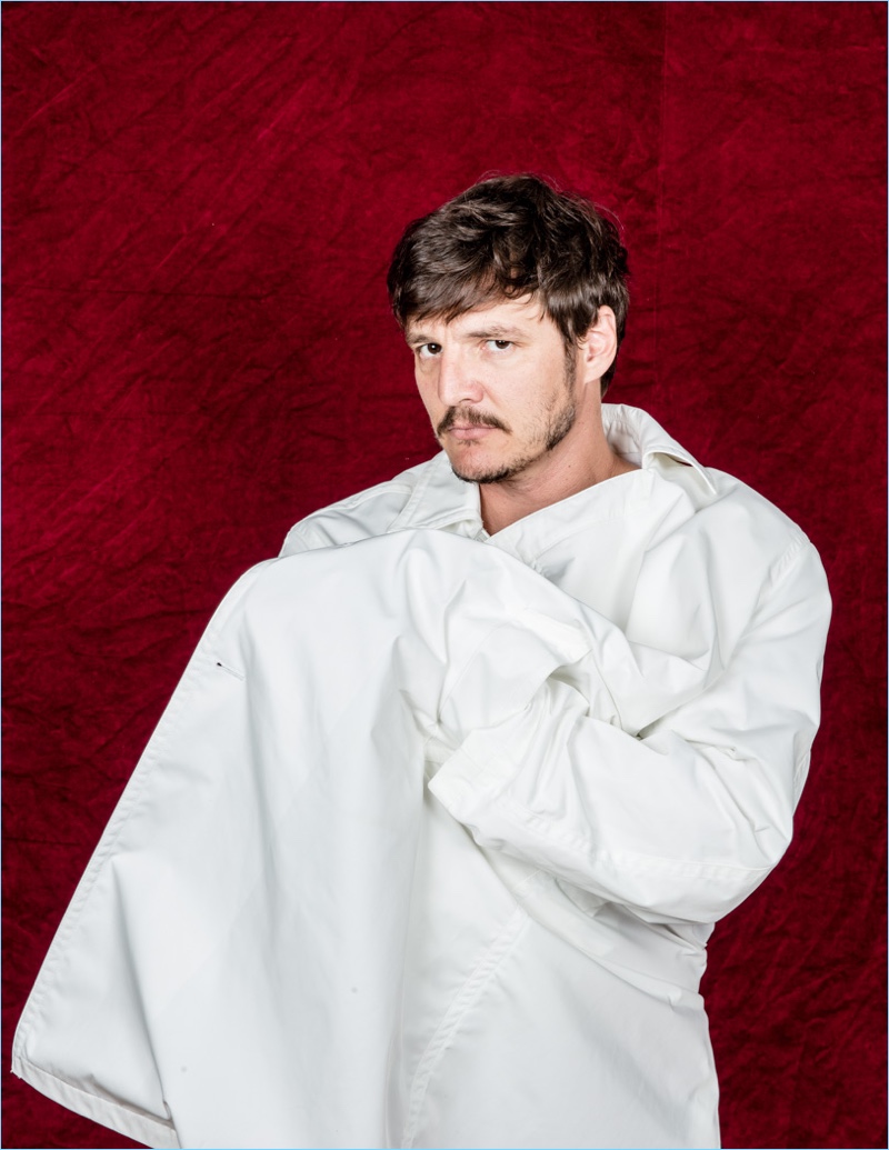 Stefan Ruiz photographs Pedro Pascal for the pages of Solar magazine.
