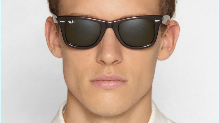 Commit to an easy essential with Ray-Ban's Original Wayfarer sunglasses.