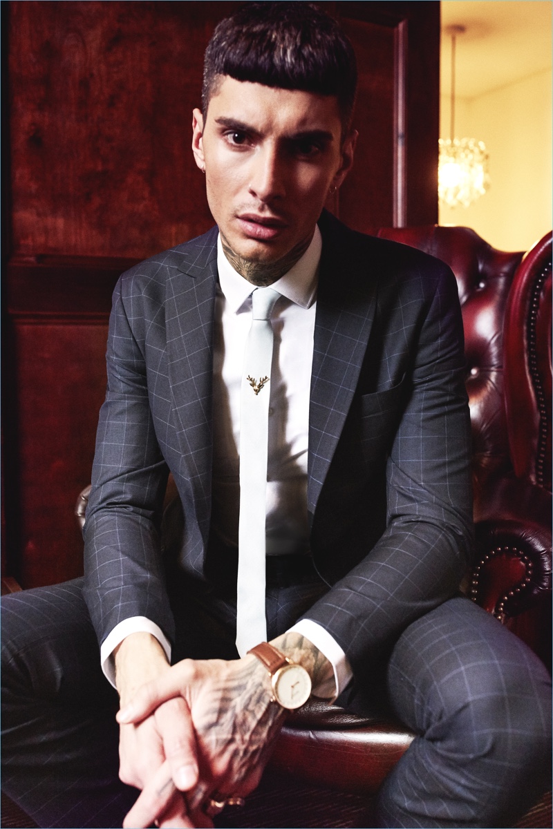 Model Savio De Chiara cleans up in a sharp suit by boohooMAN.