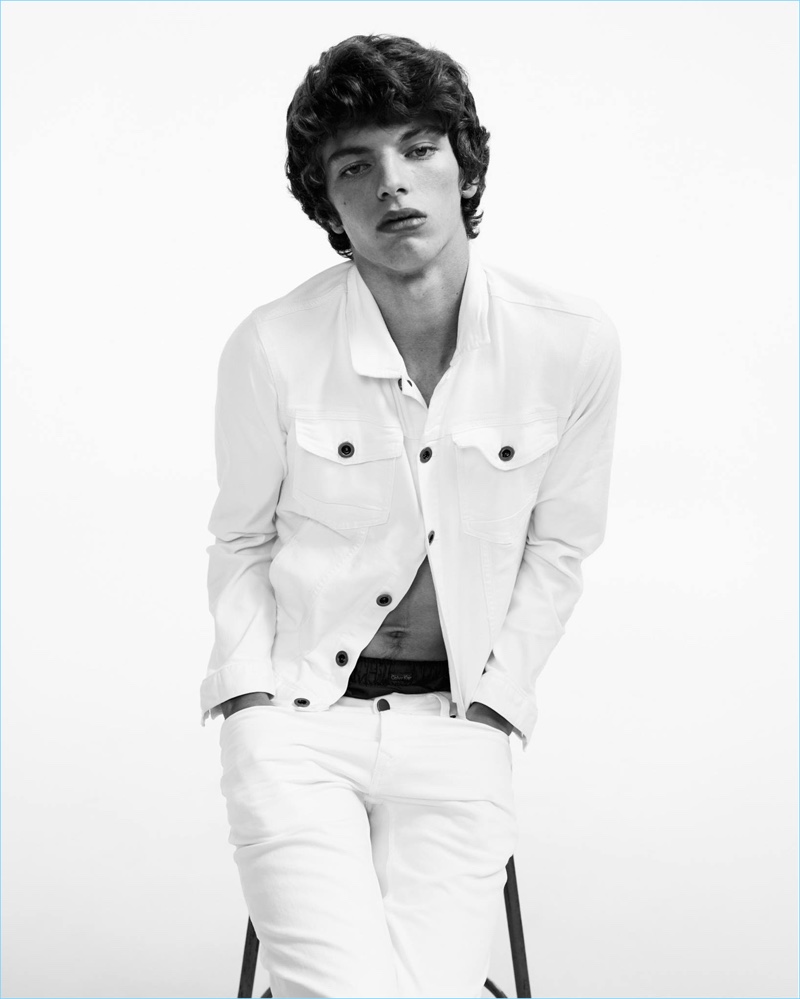 Fernando wears a white denim jacket and jeans for Calvin Klein Jeans' spring-summer 2017 campaign. » Calvin Klein Jeans Goes Minimal for Spring '17 Campaign Fernando wears a white denim jacket and jeans for Calvin Klein Jeans' spring-summer 2017 campaign.