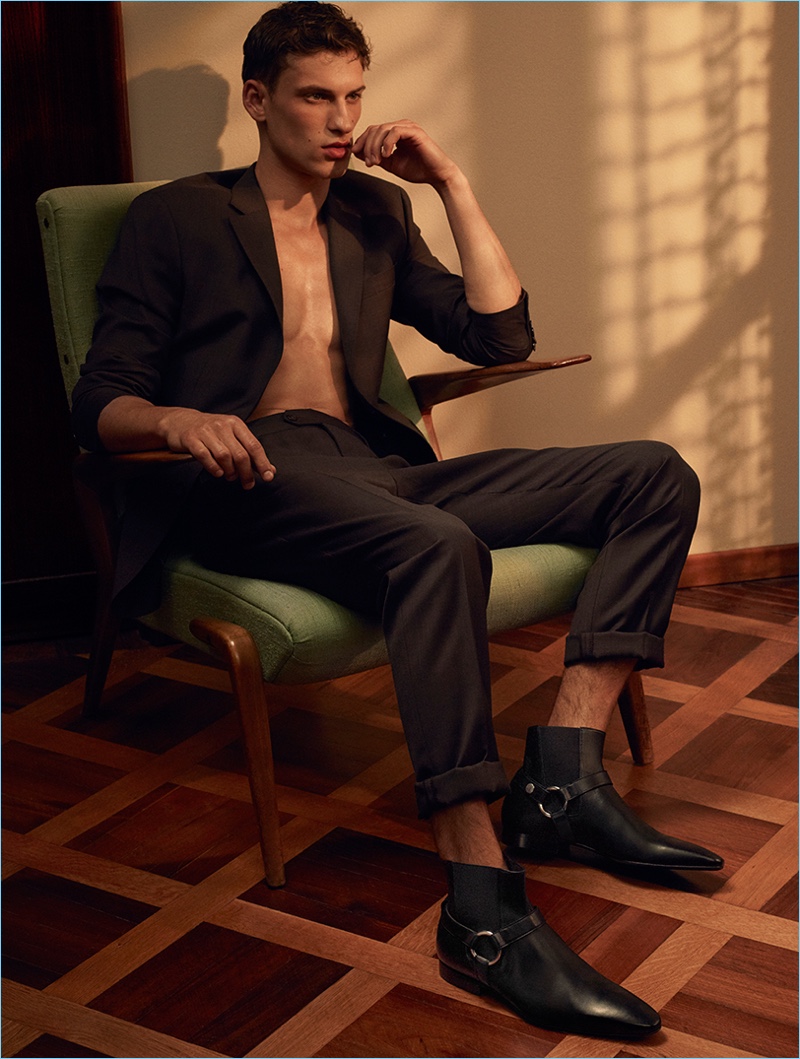 Model David Trulik wears leather ankle boots for Cesare Paciotti's spring-summer 2017 campaign. » David Trulik Returns as Face of Cesare Paciotti for Spring '17 Campaign Model David Trulik wears leather ankle boots for Cesare Paciotti's spring-summer 2017 campaign.