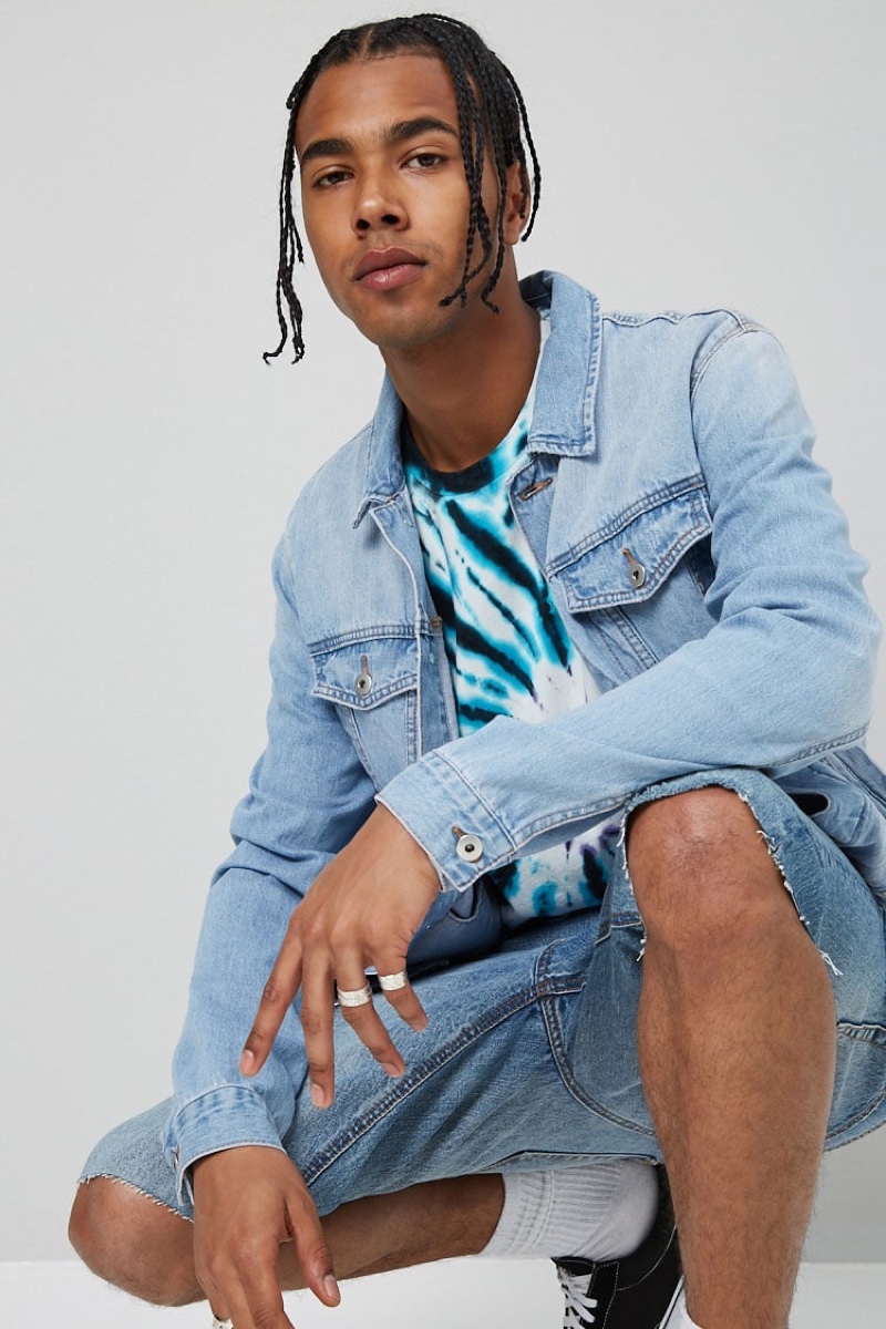 Forever 21 Button-Down Denim Jacket $29.90 » Trending: Coachella Outfit Inspiration Forever 21 Button-Down Denim Jacket $29.90