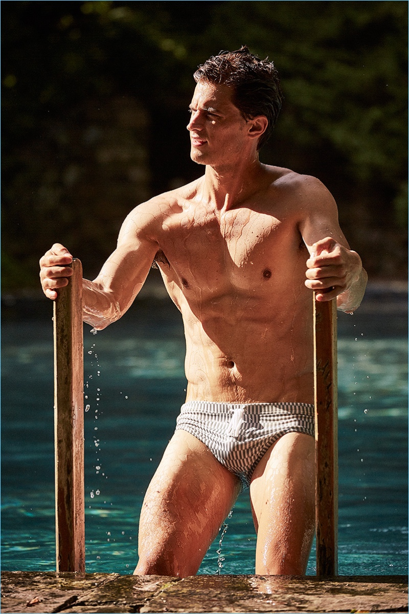 Emerging from the pool, Garrett Neff wears a swimsuit for Katama's spring-summer 2017 campaign. » 5 Male Model Workout Plans To Get You In Shape Emerging from the pool, Garrett Neff wears a swimsuit for Katama's spring-summer 2017 campaign.