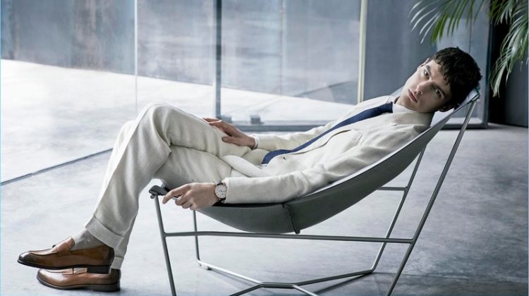 Hannes Gobeyn Dons Neutral Suits for Código Único