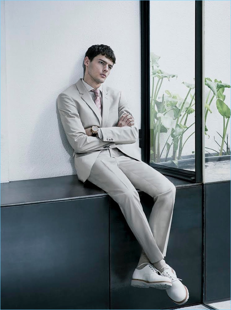 Sergi Pons photographs Hannes Gobeyn in a Tommy Hilfiger suit with a Hackett linen shirt. Hannes also wears a Louis Vuitton tie and Cartujano shoes.