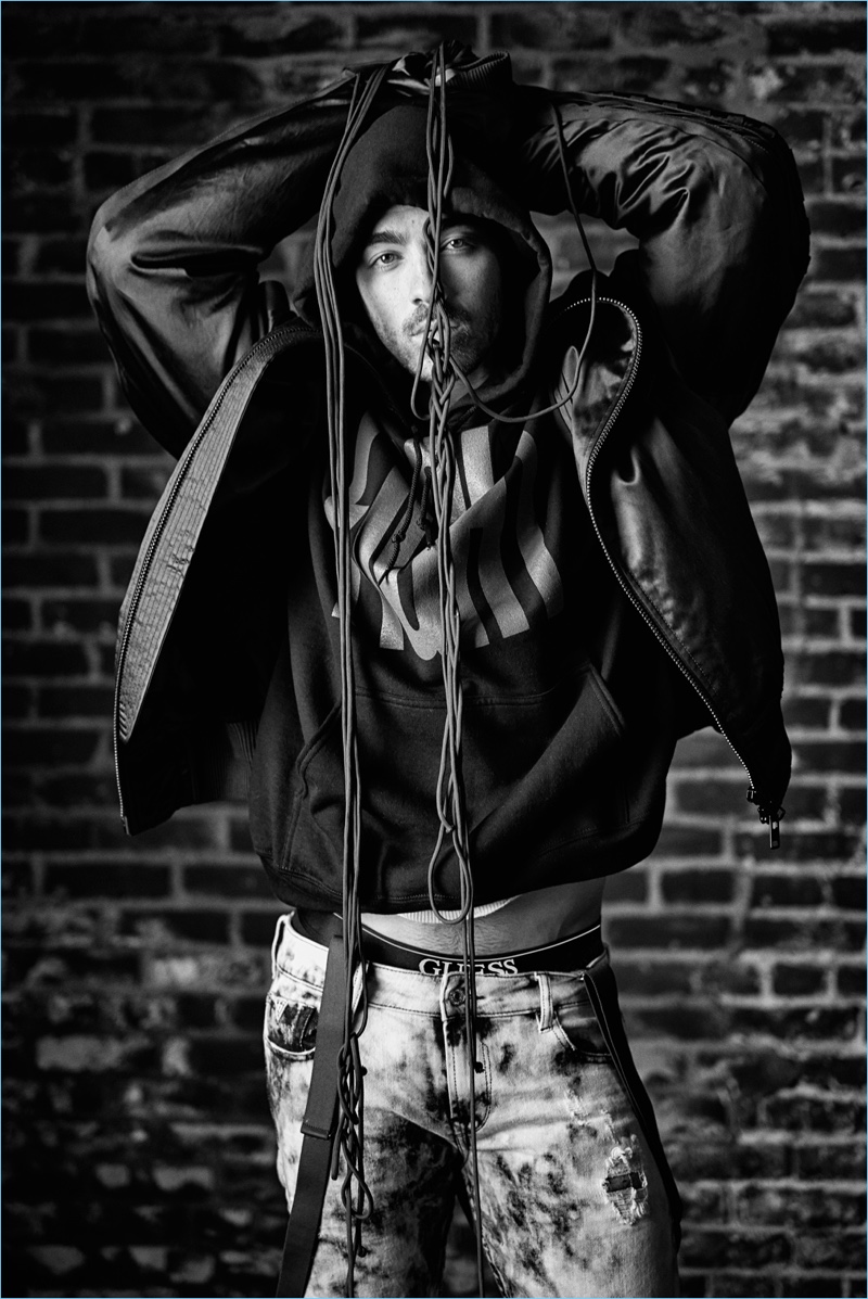 Front and center, Joe Jonas rocks a JUUN.J bomber jacket with an Opening Ceremony sweatshirt, and GUESS denim jeans. » Joe Jonas Embraces Skinhead Style for Flaunt Cover, Talks Making Happy Music Front and center, Joe Jonas rocks a JUUN.J bomber jacket with an Opening Ceremony sweatshirt, and GUESS denim jeans.