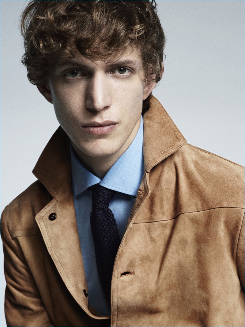 Lardini offers a luxurious appeal with its suede jacket for spring-summer 2017.