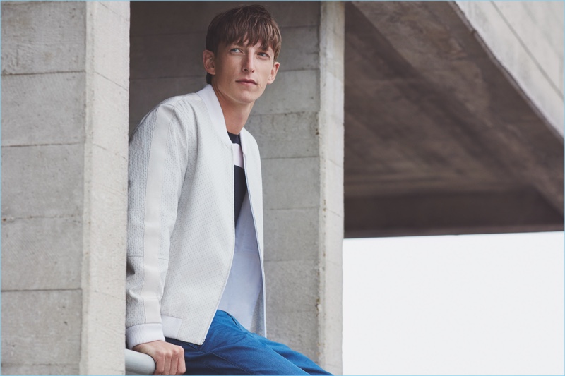 Simple pieces are elevated with details such as a subtle texture for Lou Dalton's Jaeger collaboration. » Lou Dalton Brings Sporty Vibe to Jaeger's Adventurer for Spring Collaboration Simple pieces are elevated with details such as a subtle texture for Lou Dalton's Jaeger collaboration.