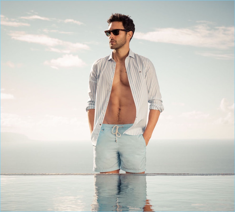 A summer vision, Noah Mills flashes his six-pack as he stars in Pedro del Hierro's spring-summer 2017 campaign. » Moving on to Fashion: Noah Mills Fronts Pedro del Hierro's Spring '17 Campaign A summer vision, Noah Mills flashes his six-pack as he stars in Pedro del Hierro's spring-summer 2017 campaign.