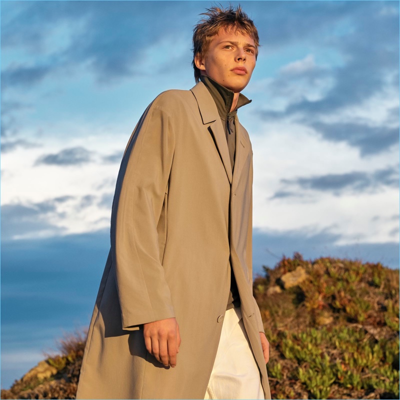 Get into the oversized trend with Uniqlo U's lightweight coat.