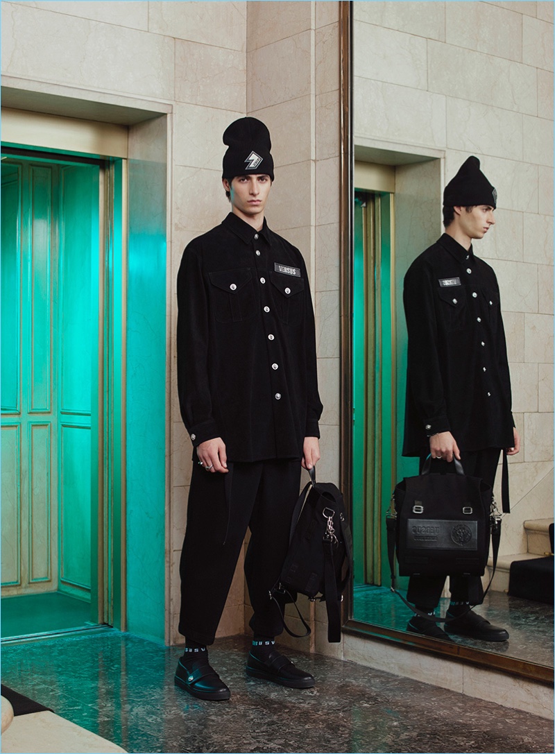 Versus Versace goes sporty with its pre-fall 2017 collection. » Versus Versace Takes Active Approach to Pre-Fall '17 Collection Versus Versace goes sporty with its pre-fall 2017 collection.
