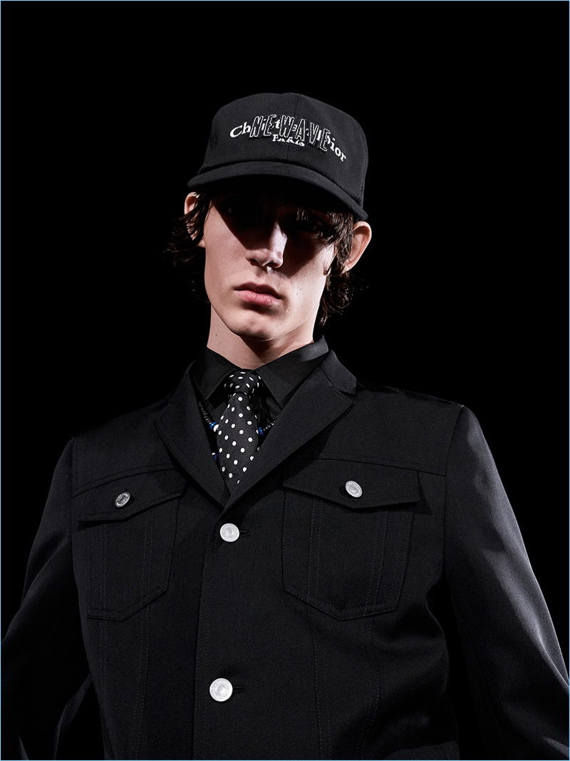 Military style tailoring is front and center for Dior Homme's fall-winter 2017 collection. » Pre-Fall '17: Dior Homme Travels to Tokyo Military style tailoring is front and center for Dior Homme's fall-winter 2017 collection.