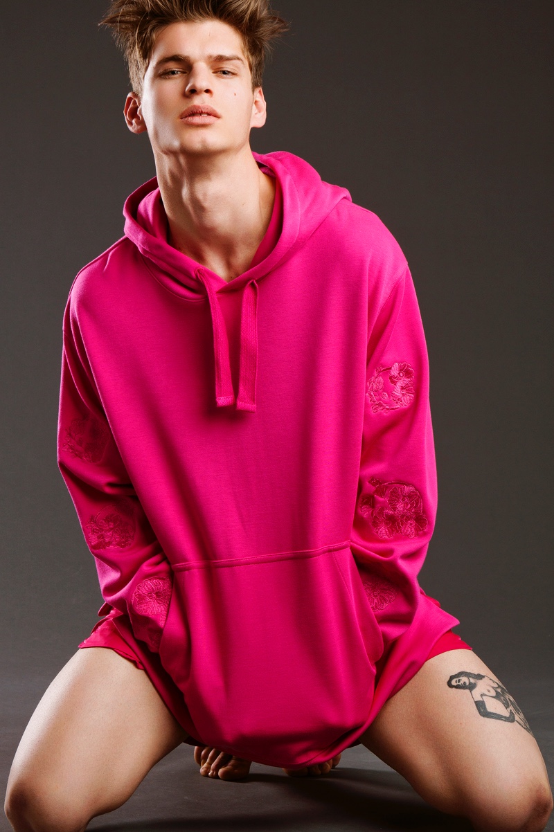 Alex wears pink hoodie H&M Studio.