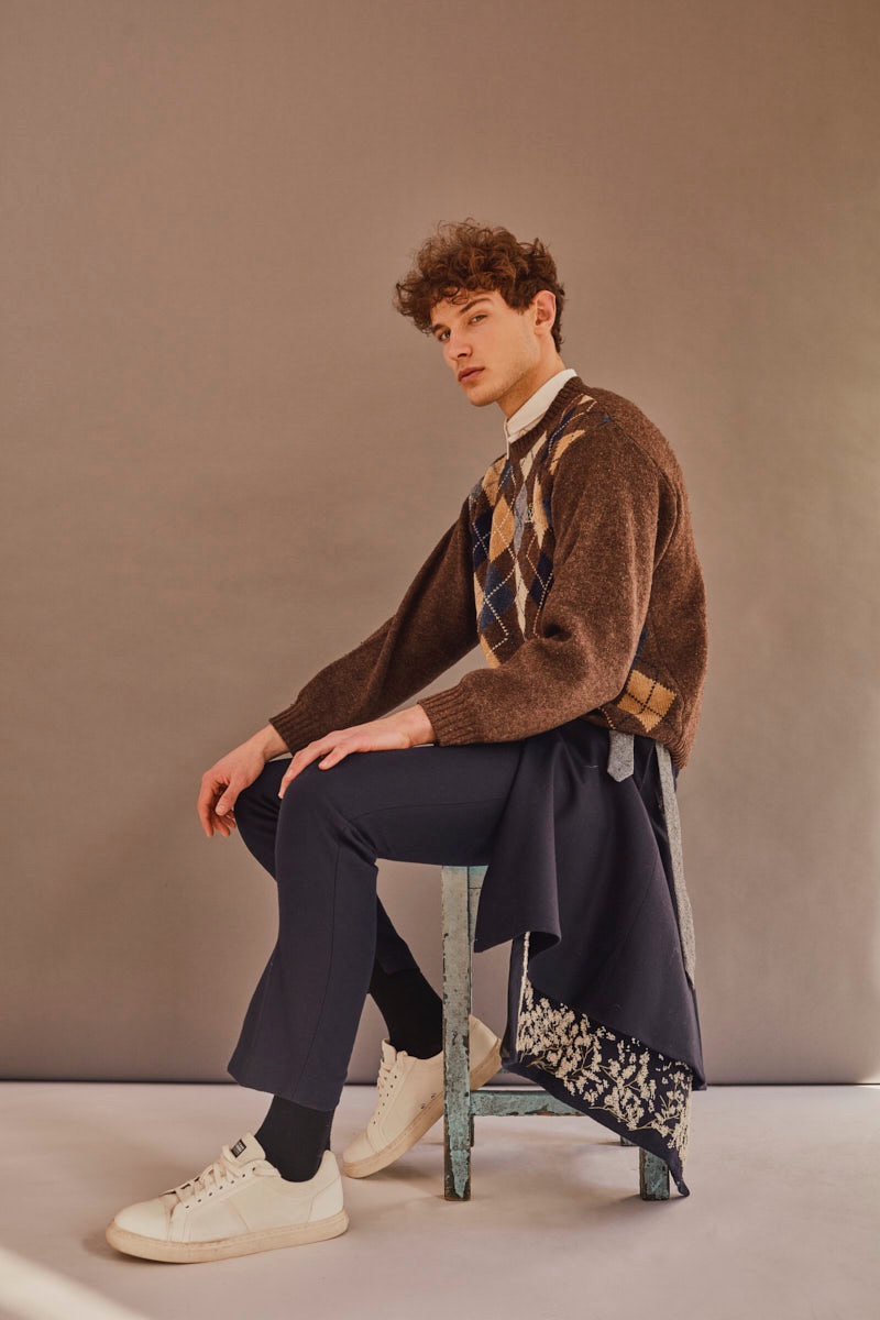 Petar wears sweater Brooks Brothers, shirt and pants Raúl Rodríguez Menswear.