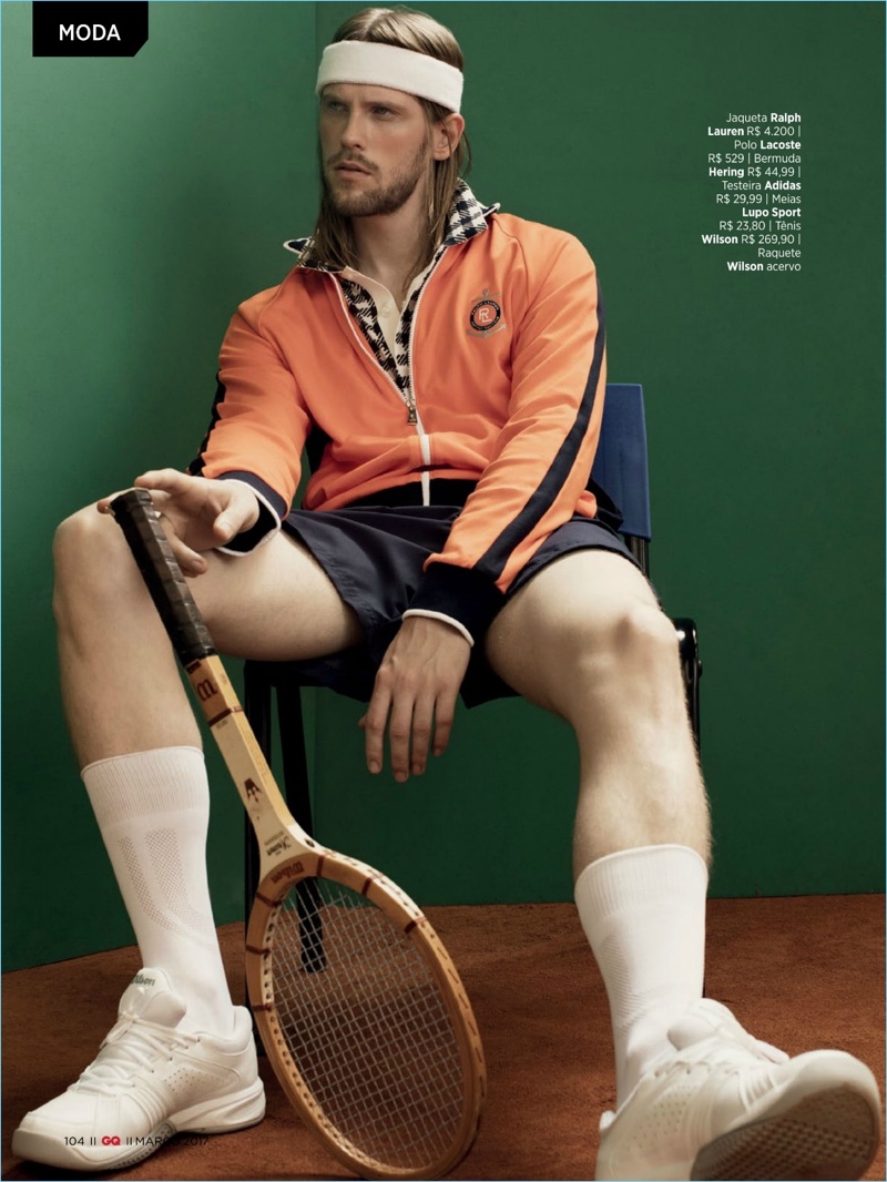Front and center, Fellipe Wermuth wears a Ralph Lauren jacket with a Lacoste polo, Hering shorts, and Wilson sneakers.