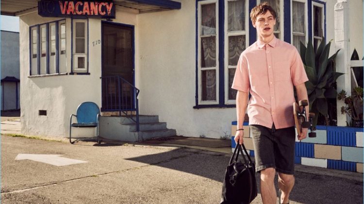 Vacation Cool: Roberto Sipos Sports H&M’s Casual Spring Styles
