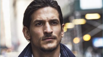 Jarrod Scott Takes to Wall Street for Forbes España Editorial Australian model Jarrod Scott dons a navy Canali jacket with a Tommy Hilfiger shirt.