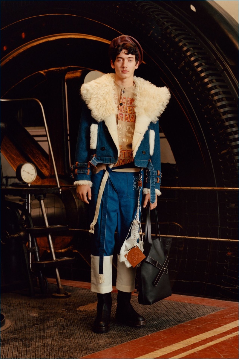 Revisiting denim, Loewe turns out a playful look with shearling for fall-winter 2017. » Loewe Fall '17: Industrial Meets Quirky Style Revisiting denim, Loewe turns out a playful look with shearling for fall-winter 2017.