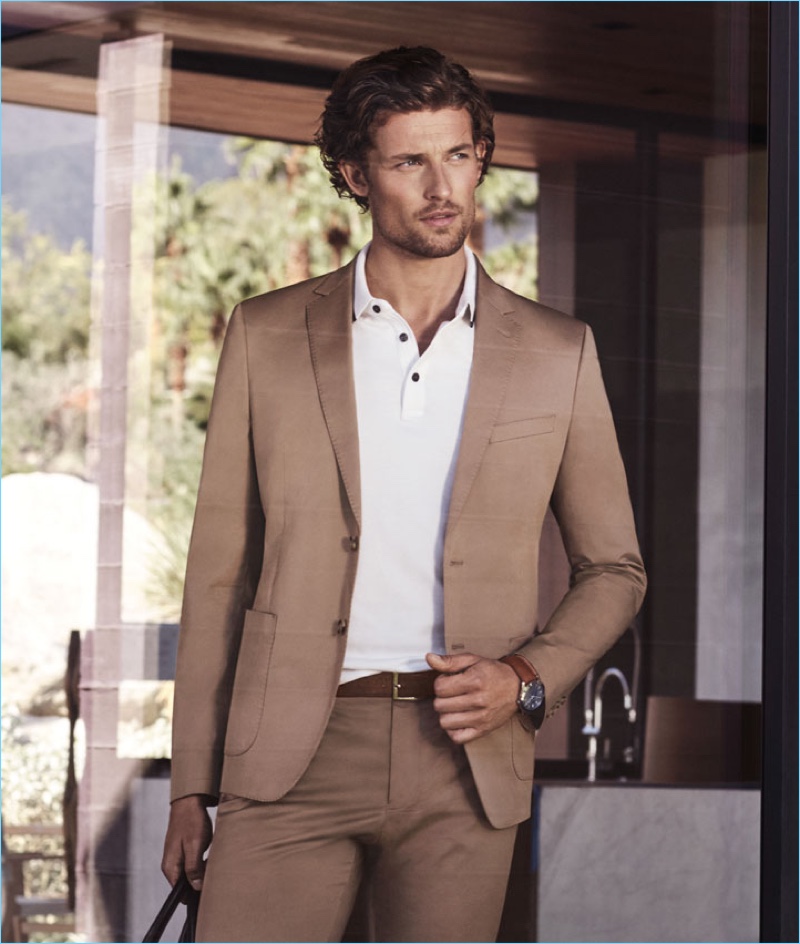 A sleek vision, Wouter Peelen dons a brown suit for Michael Kors' spring-summer 2017 campaign. » Wouter Peelen Returns for Michael Kors' Spring '17 Campaign A sleek vision, Wouter Peelen dons a brown suit for Michael Kors' spring-summer 2017 campaign.
