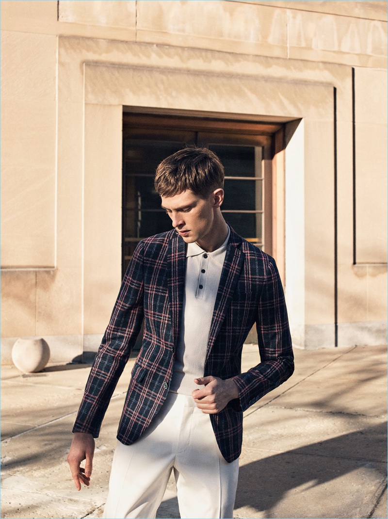 Stepping out, Mathias Lauridsen dons a checked Zara Man blazer with a polo shirt and pleated trousers.