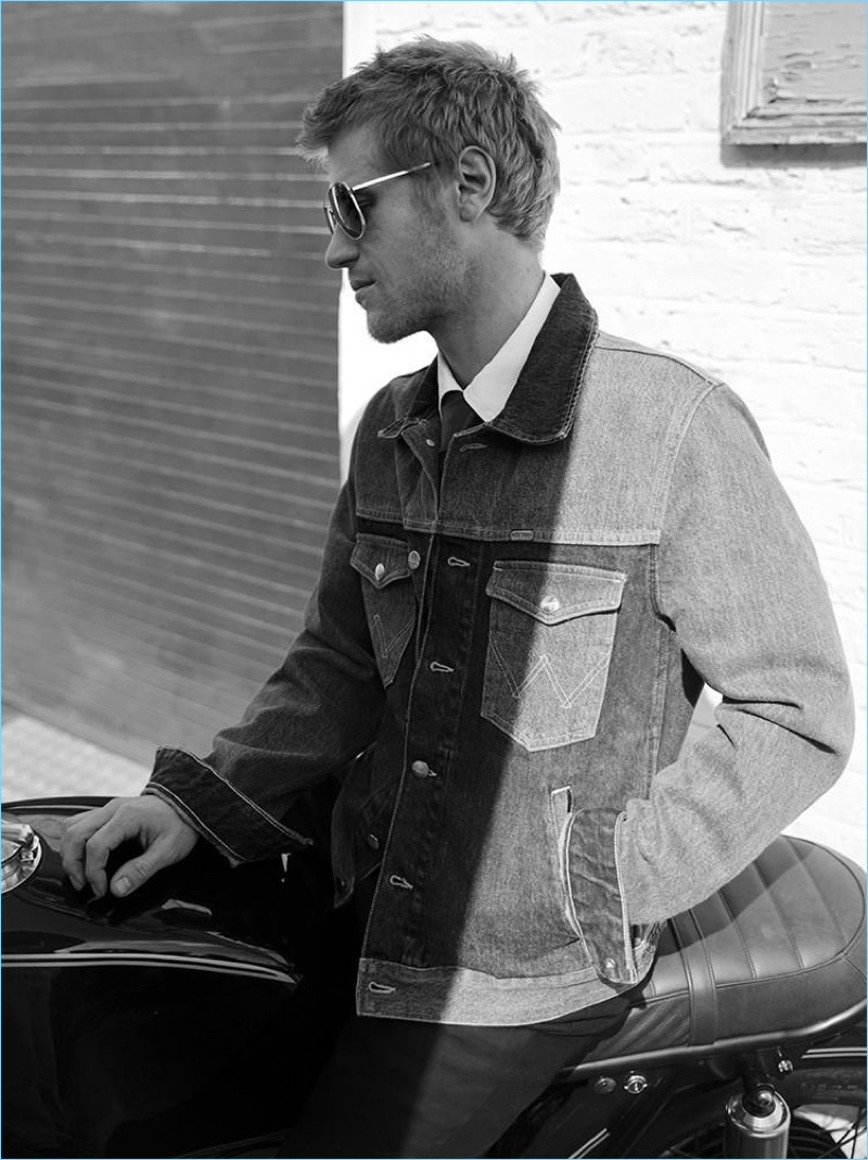 Going smart casual, Johnny Flynn wears a Wrangler denim jacket with an E.Tautz shirt and Penrose London tie. Johnny also sports Dsquared2 pants and Ermenegildo Zegna sunglasses.