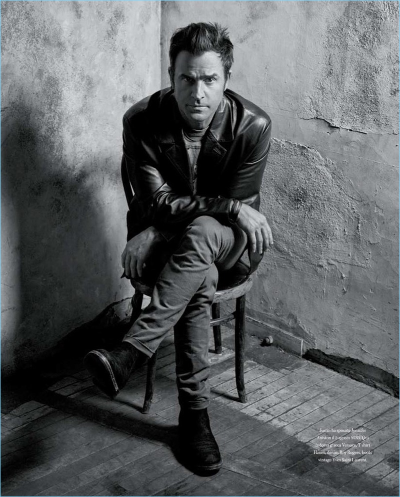 Front and center, Justin Theroux wears a Versace leather jacket with a Hanes t-shirt, Roy Rogers jeans, and vintage Yves Saint Laurent boots. » Justin Theroux Covers Icon El País, Talks Marriage to Jennifer Aniston Front and center, Justin Theroux wears a Versace leather jacket with a Hanes t-shirt, Roy Rogers jeans, and vintage Yves Saint Laurent boots.