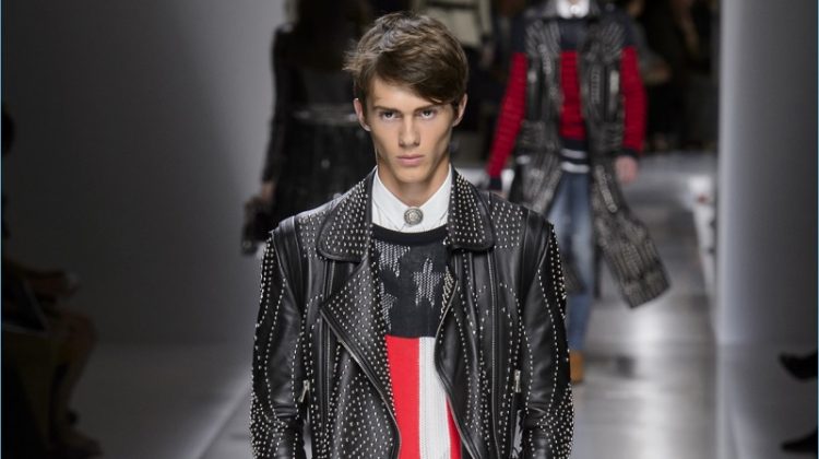 Balmain presents its spring-summer 2018 collection during Paris Fashion Week.