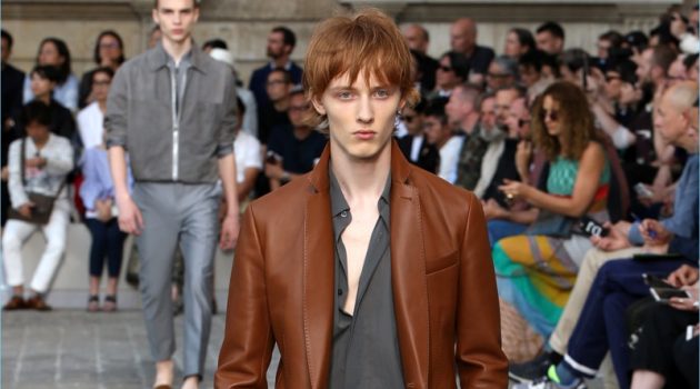 Berluti Plays It Cool for Spring '18 Collection Berluti presents its spring-summer 2018 collection during Paris Fashion Week.