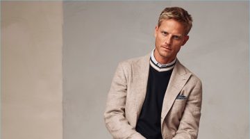 Brunello Cucinelli Looks to Desert for Neutral Hued Spring '18 Collection Brunello Cucinelli presents its spring-summer 2018 men's collection.