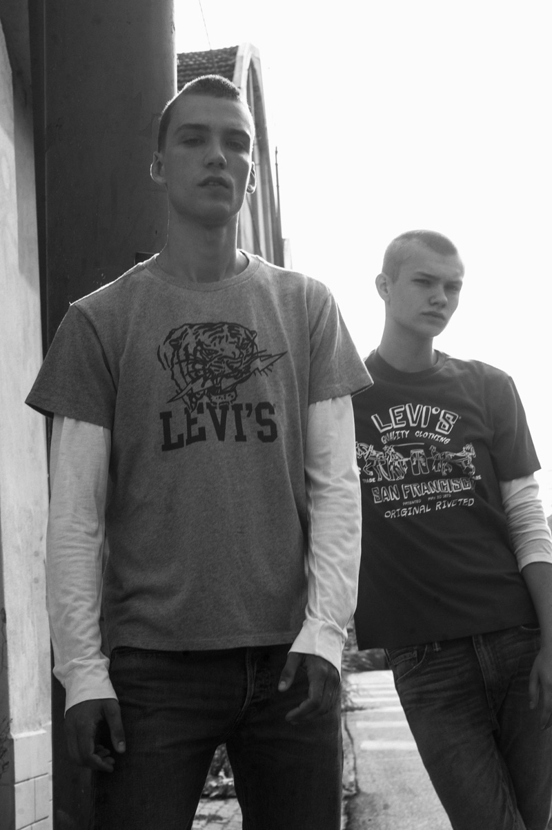 Channeling nineties style, Marc Lüloh and Jordy Gerritsma wear graphic Levi's t-shirts, layered with long-sleeve tees. The models also sport Levi's denim jeans.