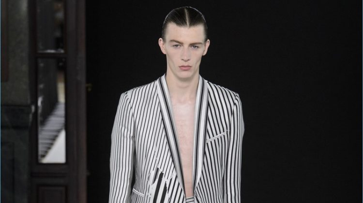 Haider Ackermann presents its spring-summer 2018 men's collection during Paris Fashion Week.