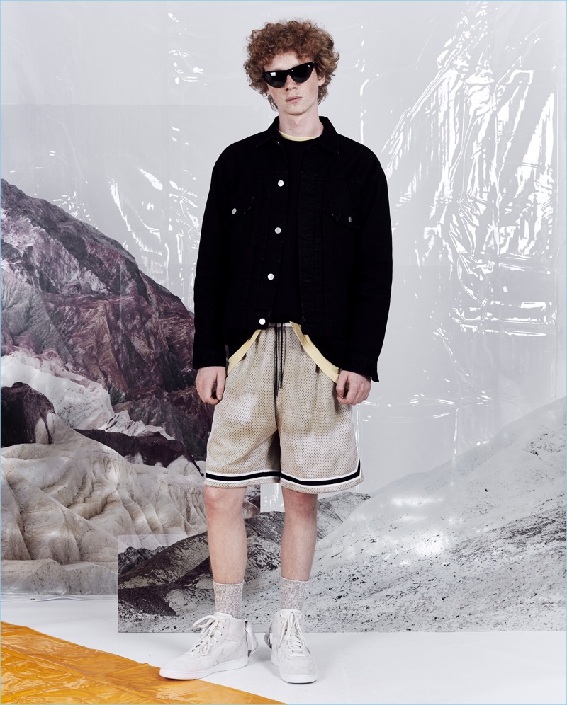 John Elliott unveils its spring-summer 2018 collection. » John Elliott Tackles Desert Inspirations for Spring '18 Collection John Elliott unveils its spring-summer 2018 collection.