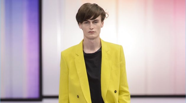 Paul Smith Goes Tropical for Spring '18 Collection Paul Smith presents its spring-summer 2018 collection during Paris Fashion Week.