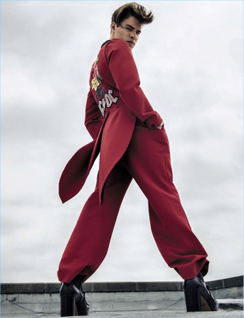 Tyler Clinton stars in a photo shoot for the July/August 2017 issue of L'Uomo Vogue. » Good Genes: Tyler Clinton Stars in L'Uomo Vogue Photo Shoot Tyler Clinton stars in a photo shoot for the July/August 2017 issue of L'Uomo Vogue.