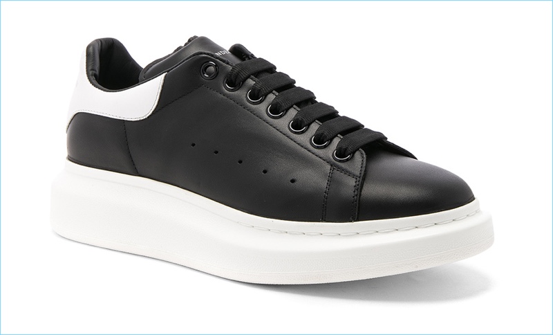 Mens Shoes Trainers Low-top trainers Alexander McQueen Leather Sneaker in Black for Men 