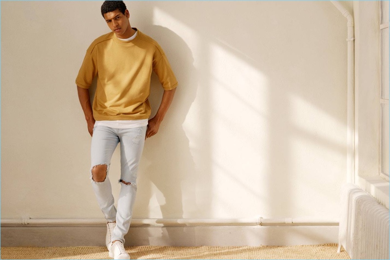 Tidiou M'Baye goes casual in an on-trend look from H&M.