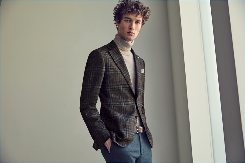 Marçal Taberner is a polished vision in a plaid jacket and turtleneck from Luigi Bianchi Mantova's fall-winter 2017 collection.