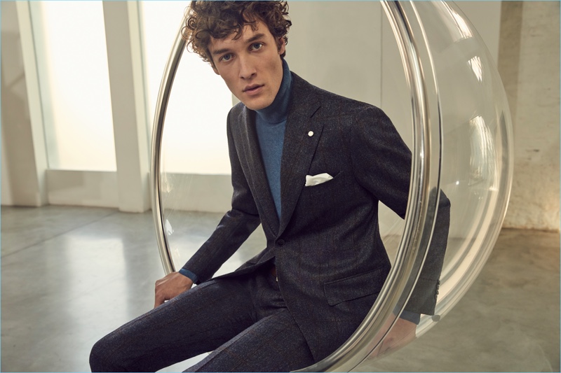 Front and center, Marçal Taberner dons a trim suit from Luigi Bianchi Mantova's fall-winter 2017 collection.