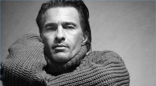 Sporting a cozy sweater, Olivier Martinez fronts Mango Man's fall-winter 2017 campaign.