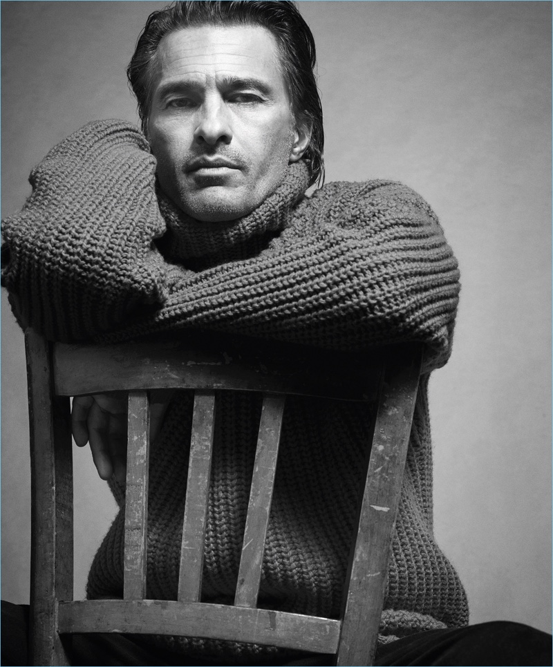 Sporting a cozy sweater, Olivier Martinez fronts Mango Man's fall-winter 2017 campaign.