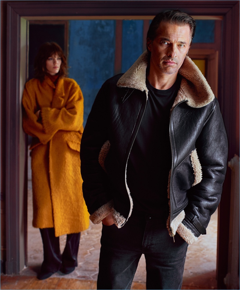 Olivier Martinez dons a must-have leather jacket for Mango Man's fall-winter 2017 campaign.