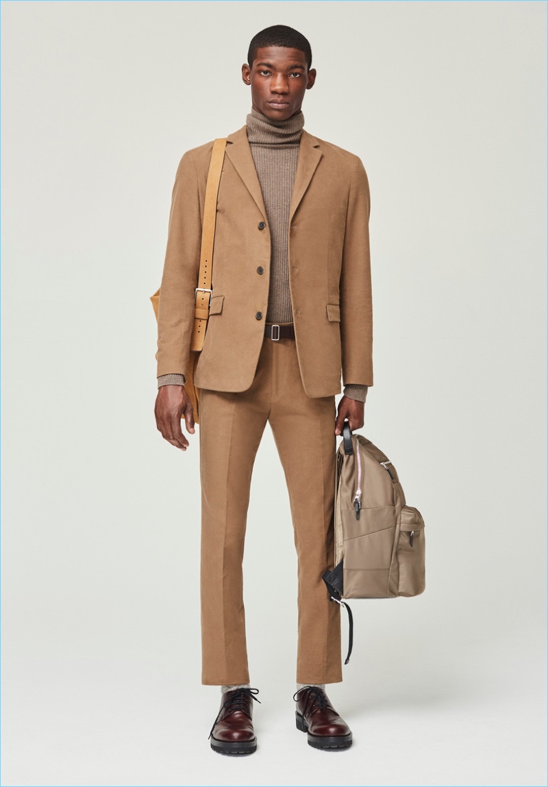 Fashion brand Theory provides brown inspiration with a monochromatic look from its fall-winter 2017 collection.