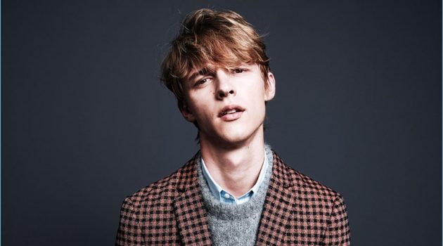 As You Are: Zara Man Unveils Fall '17 Campaign Max Barczak dons a check suit for Zara Man's fall-winter 2017 campaign.