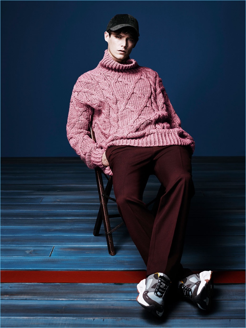 Conrad Leadley wears an oversize sweater for Zara Man's fall-winter 2017 campaign. » As You Are: Zara Man Unveils Fall '17 Campaign Conrad Leadley wears an oversize sweater for Zara Man's fall-winter 2017 campaign.