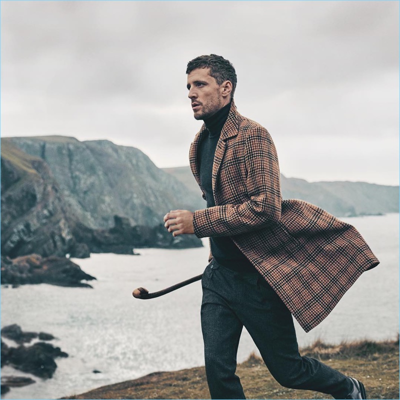 British model George Barnett takes to the outdoors for DAKS' fall-winter 2017 campaign. » Take 5: Fall '17 Campaigns from Bottega Veneta, DAKS + More British model George Barnett takes to the outdoors for DAKS' fall-winter 2017 campaign.