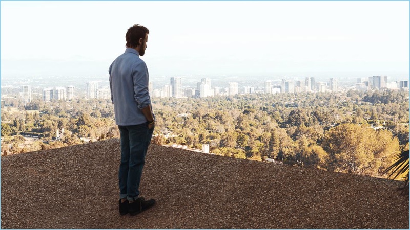 Taking in a view of Los Angeles, Justin Theroux wears a Paul Smith cotton oxford shirt jacket with Alexander McQueen denim jeans and Marséll washed-suede chukka boots.