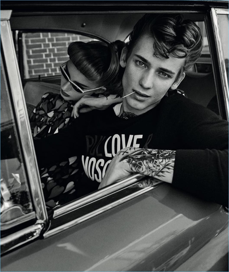 Kristian Einla goes retro for Love Moschino's fall-winter 2017 campaign. » Take 5: Fall '17 Campaigns from Bottega Veneta, DAKS + More Kristian Einla goes retro for Love Moschino's fall-winter 2017 campaign.