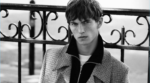 Sandro Taps Luc Defont-Saviard as Star of Fall '17 Campaign Luc Defont-Saviard fronts Sandro's fall-winter 2017 campaign.