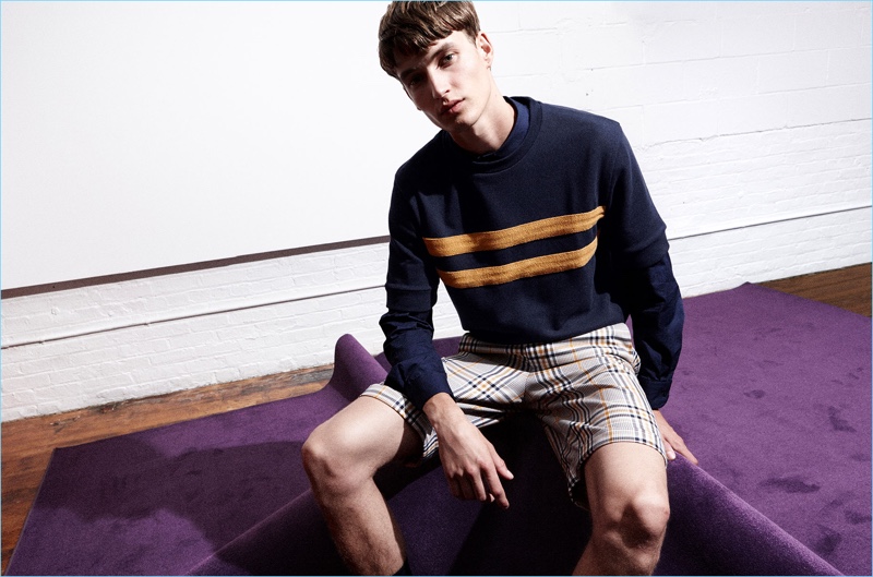 Take a style note from Zara Man and go comfortable in staples like a navy sweatshirt.