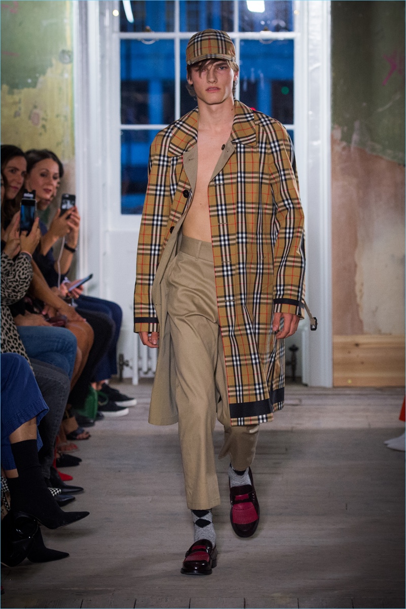 Burberry Fall Winter 2017 Mens Collection Runway 004